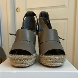Treasure and Bond Women's Gray Espadrille Wedge Sandals 4 inches